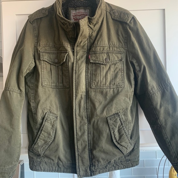 Bnwot Levi’s military green field jacket. Size small fits 38/40 - Picture 1 of 3